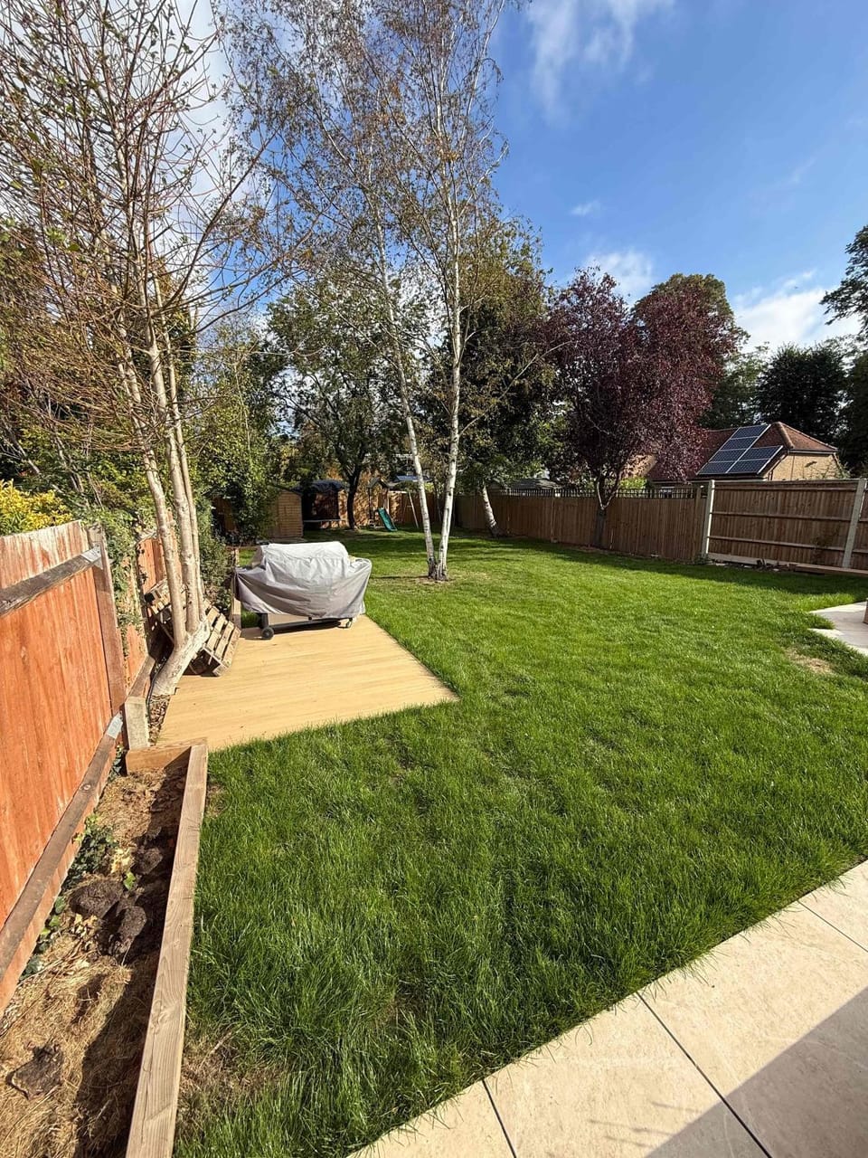 Beautifully Renovated 5-Bedroom Home with Garden & Parking House in Epsom