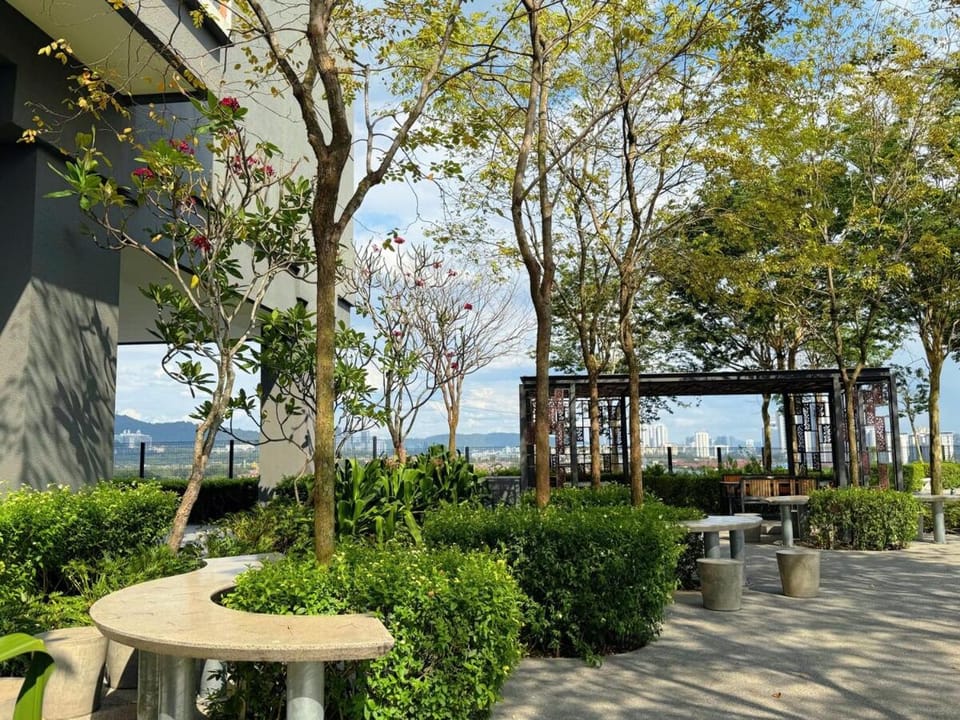 Day, Garden view