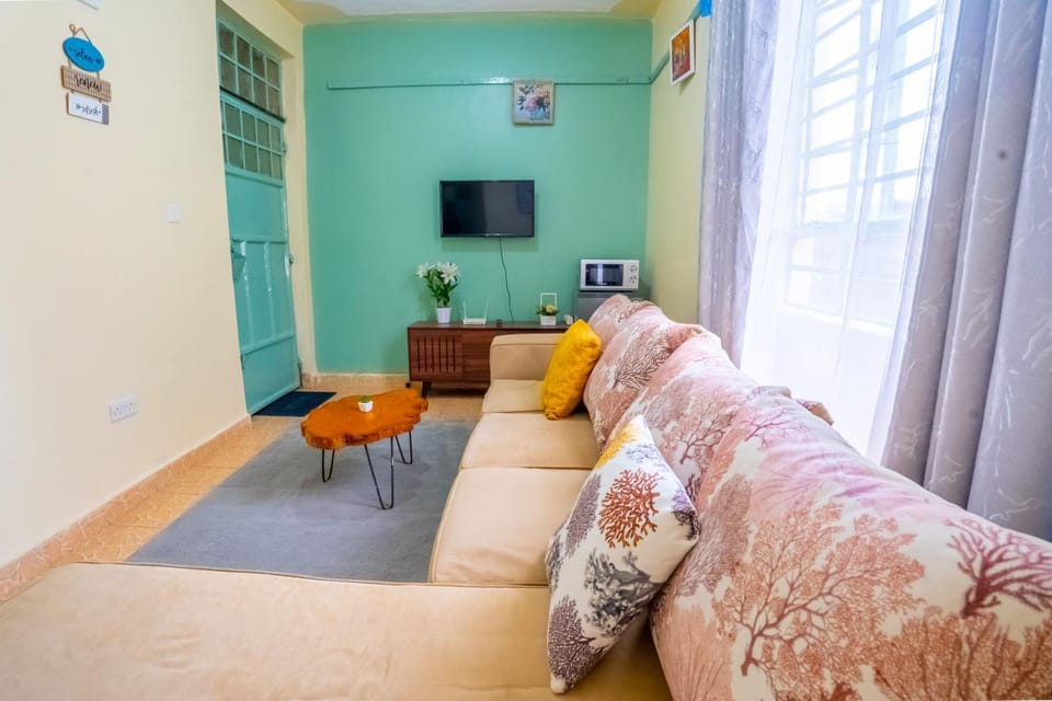 Communal lounge/ TV room, TV and multimedia, Living room, Seating area, Evening entertainment