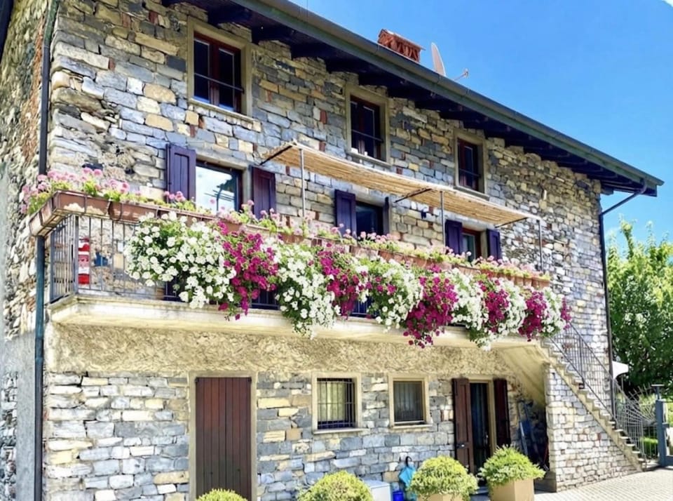 IRIS 1 lago di Como Apartment in Dongo