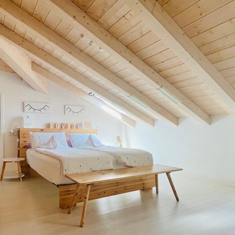 Bed, Bedroom, internet, air conditioner