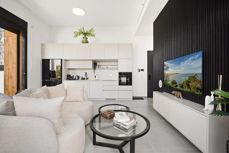Glil Yam Serenity - 2BR with Mamad & Stunning Private Garden Apartment in Herzliya