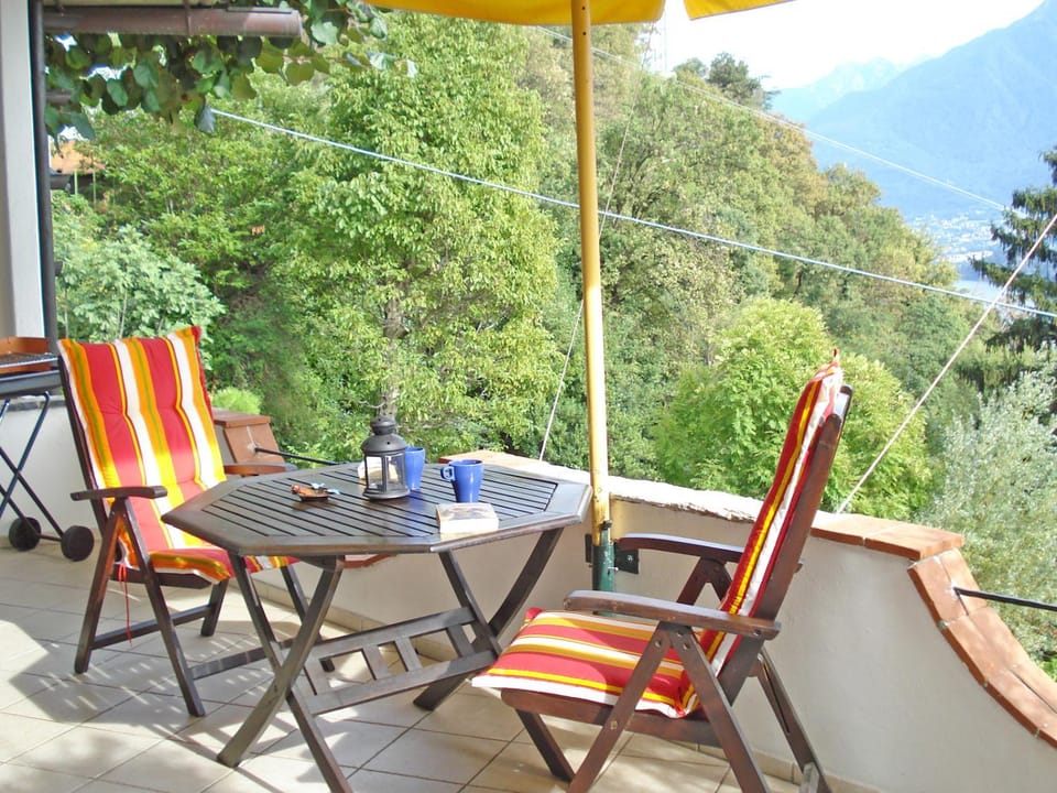 Natural landscape, Balcony/Terrace, Dining area, Mountain view