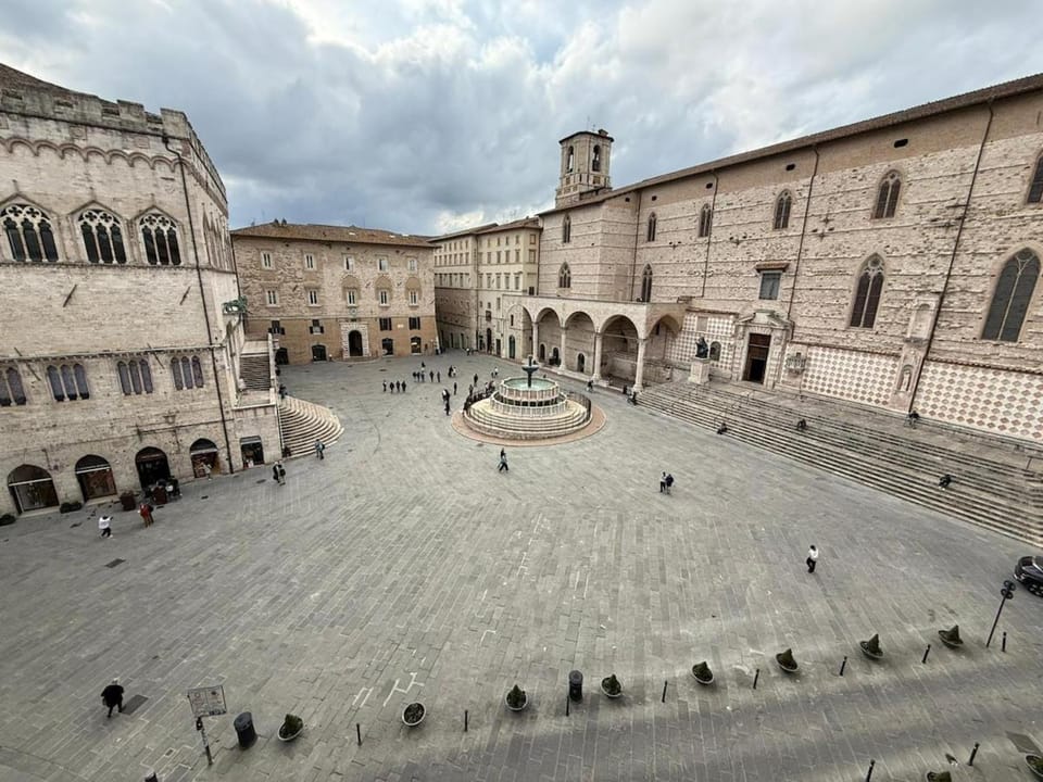 Perugia Grand Palace - Historic Luxury Home Apartment in Perugia