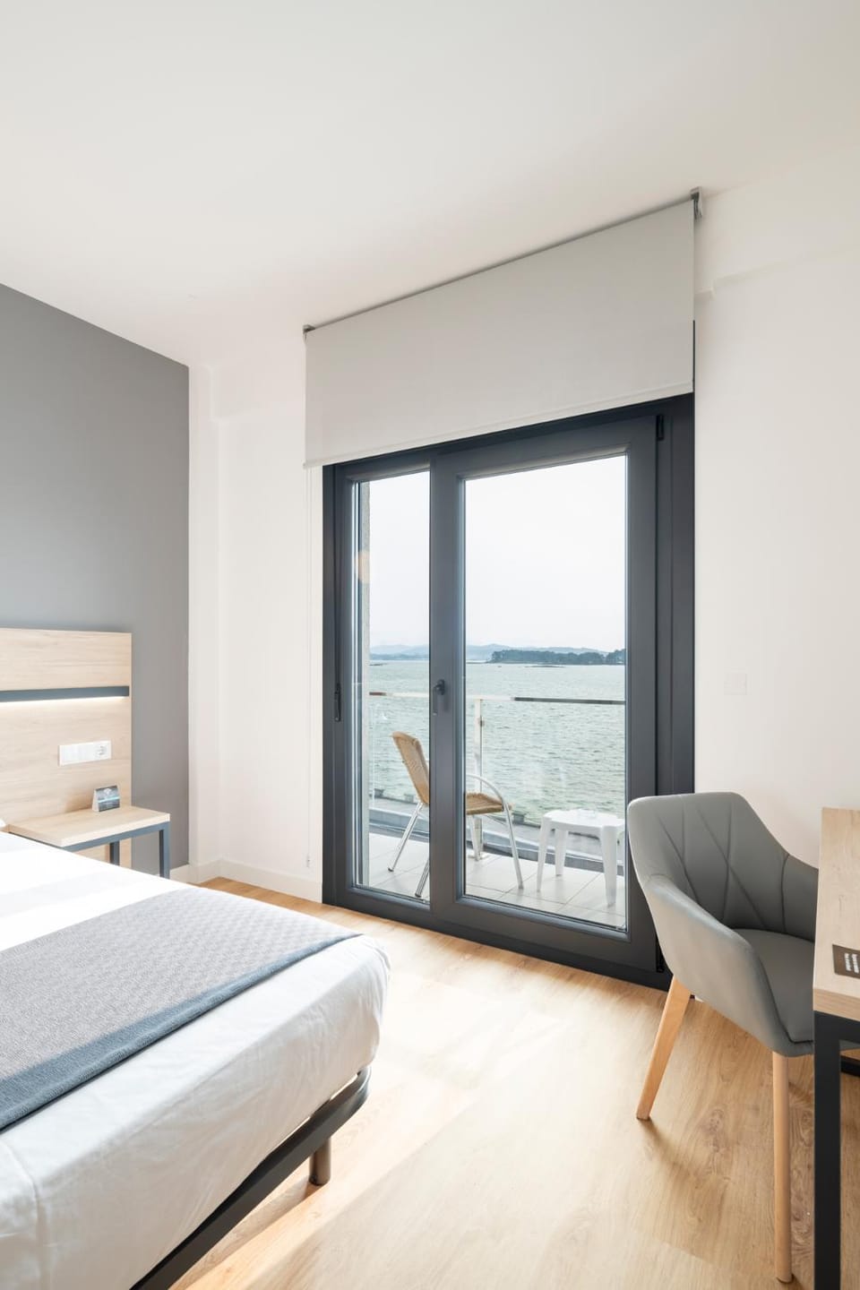 Photo of the whole room, Bedroom, Sea view
