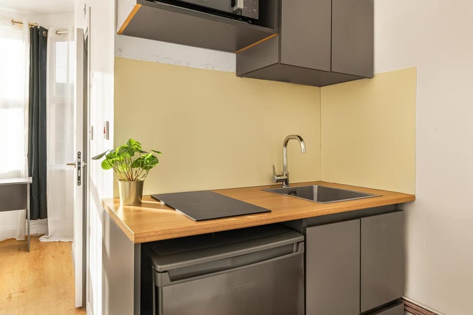 Nottingham Park Avenue Private Studios with Shared Lounge Apartment in Nottingham