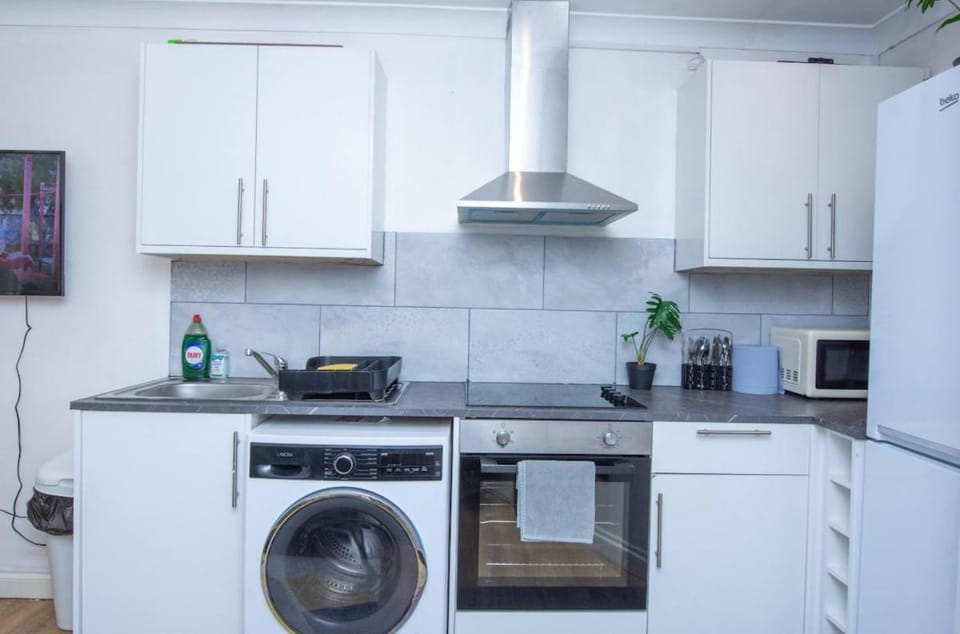 Family-Friendly 2BR Home Near Finsbury Park F4 Apartment in London Borough of Islington