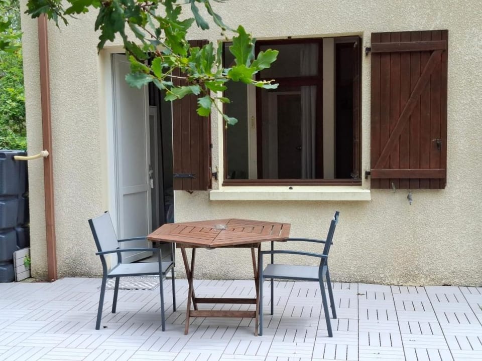 Patio, Dining area