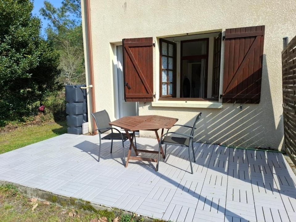 Patio, Dining area