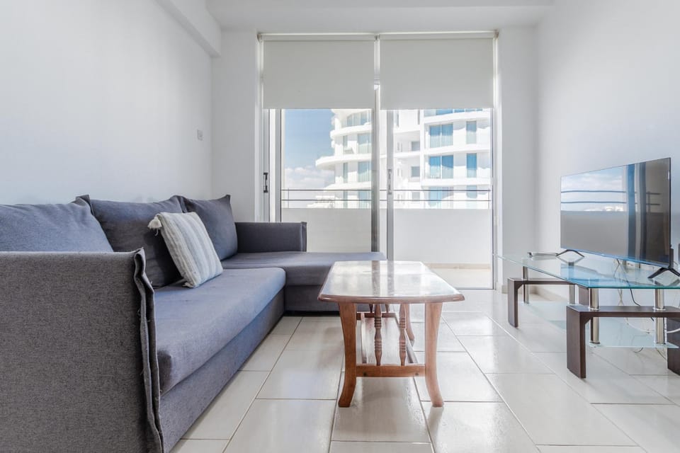 Communal lounge/ TV room, TV and multimedia, Living room, Seating area, Evening entertainment