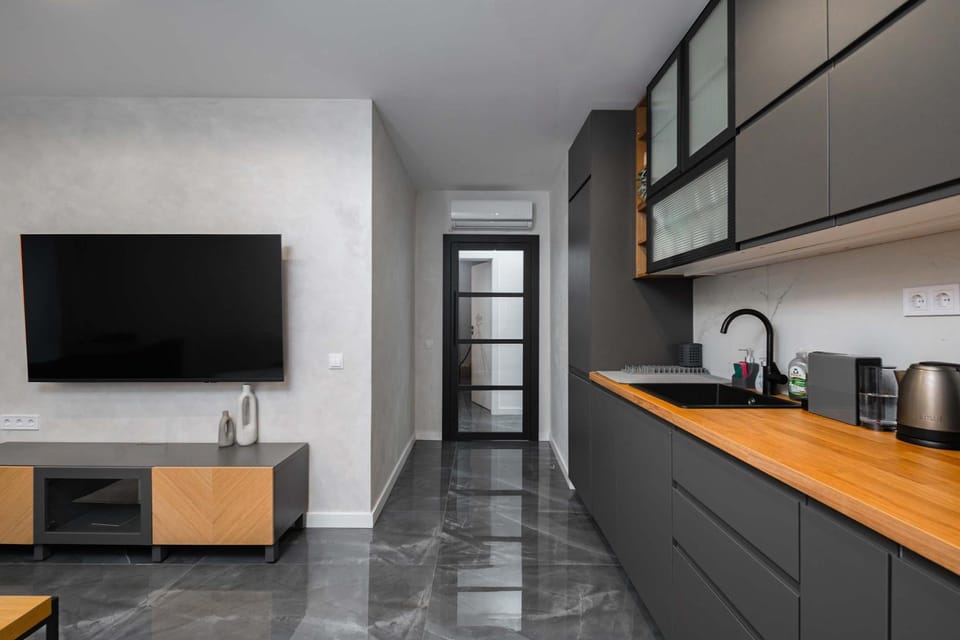Coffee/tea facilities, Kitchen or kitchenette, oven, stove