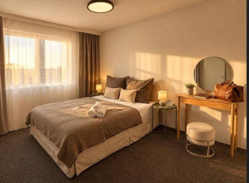 Bed, Photo of the whole room, Bedroom, towels