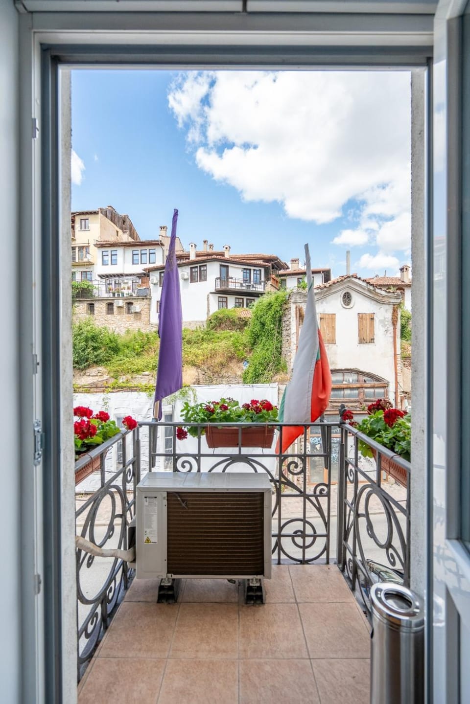 Old Town Tarnovo• Unique 1 BDRM Historic Building Apartment in Veliko Tarnovo
