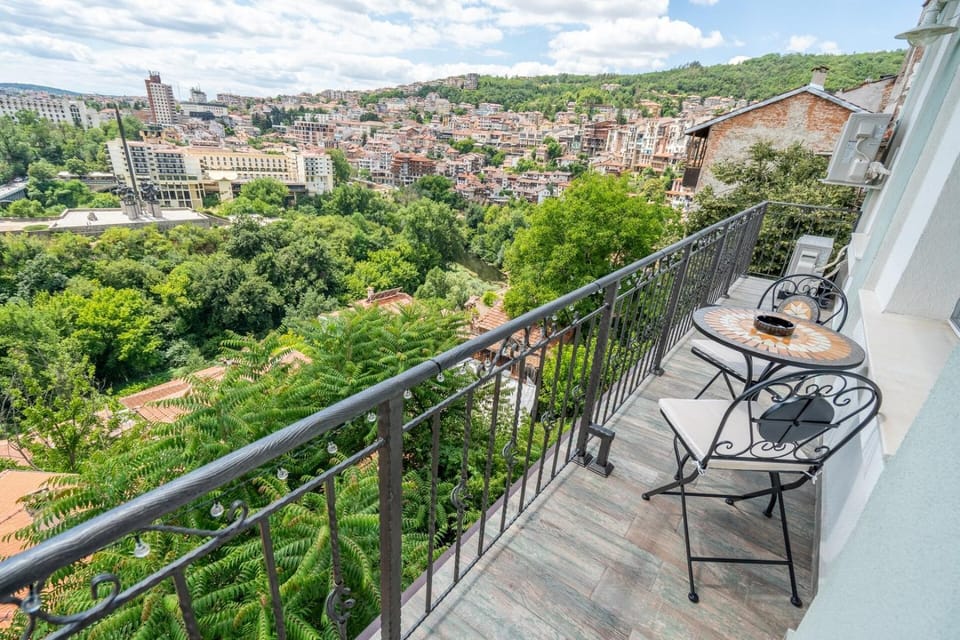 Old Town Tarnovo • 2 Apts in Historic Building Apartment in Veliko Tarnovo
