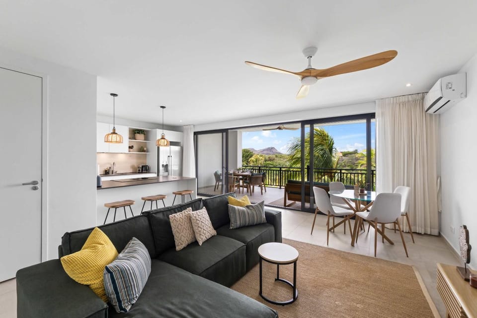Day, View (from property/room), Balcony/Terrace, Living room, Seating area, Dining area, air conditioner