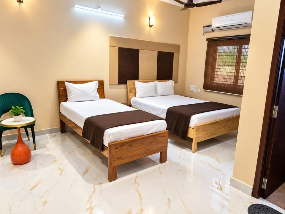 Photo of the whole room, Bedroom