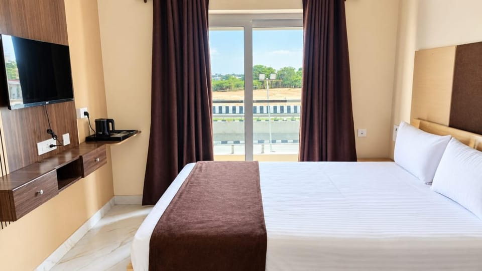 Bed, Balcony/Terrace, Bedroom