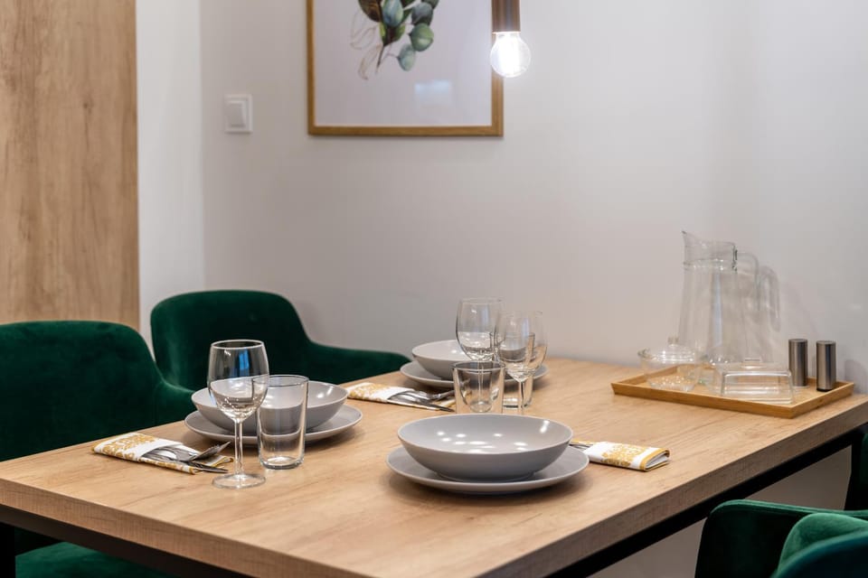Food and drinks, Dining area, Drinks