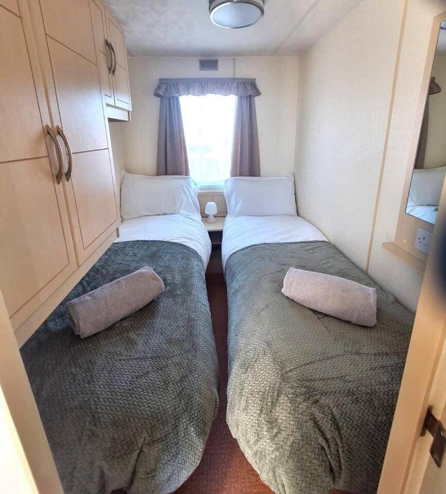 Family Caravan • Sleeps 8 • Dog Friendly Campground/ 
RV Resort in Ingoldmells