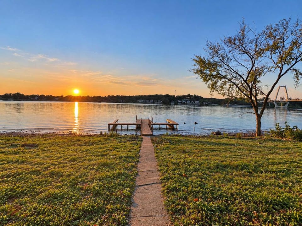 Picturesque Ohio riverfront retreat with hot tub House in Jeffersonville