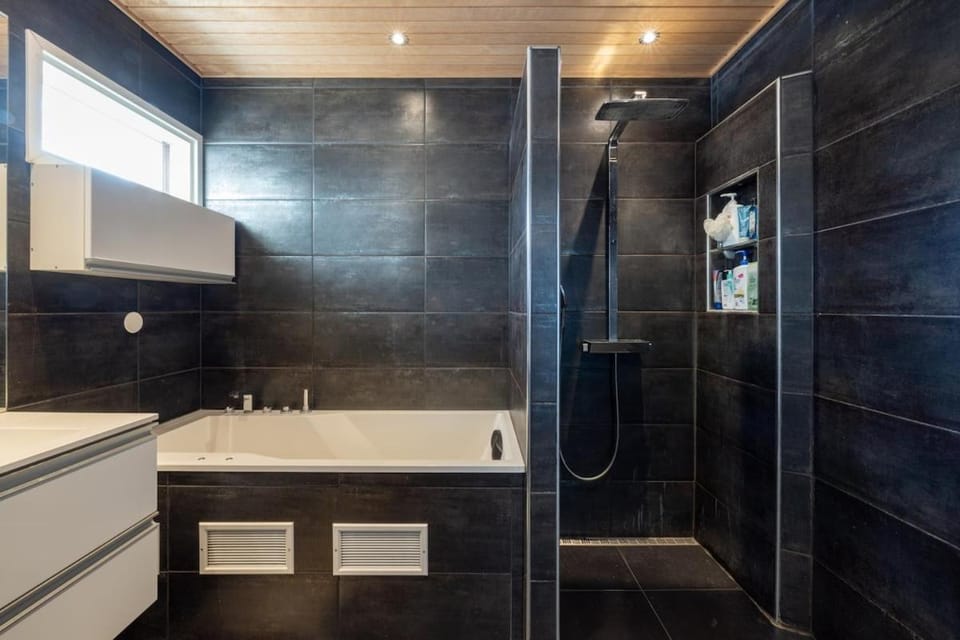 Modern Villa next to Tornioriver Apartment in Lapland