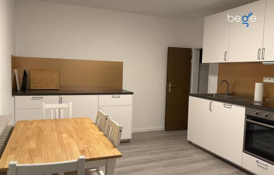 Kitchen or kitchenette, Dining area, oven, stove
