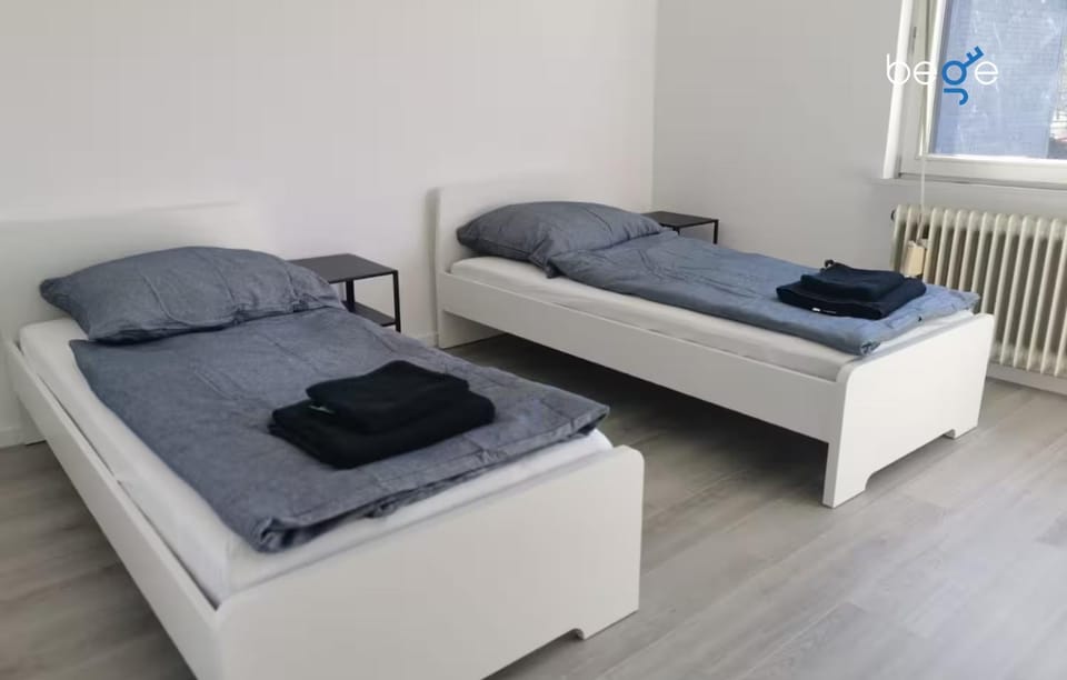 Bed, Photo of the whole room, Bedroom, internet