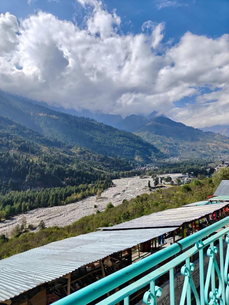Misfits Hostel & Coworking - 2 Min to Hot Water Spring Hostel in Himachal Pradesh
