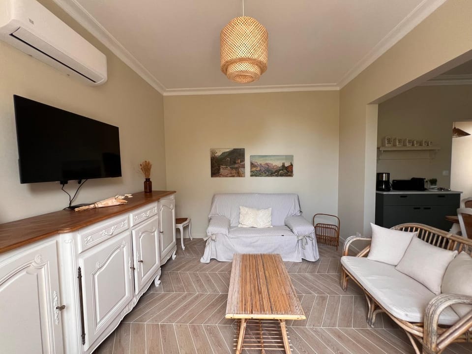 Property building, Living room