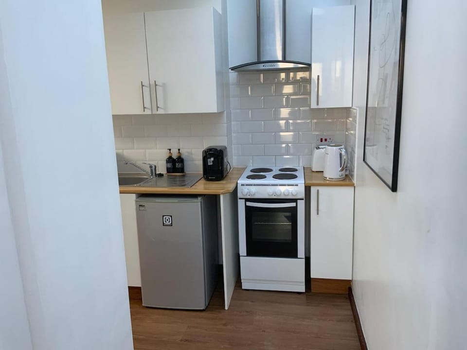 Westcliff studio nr beach, airport, rail to london Apartment in Southend-on-Sea