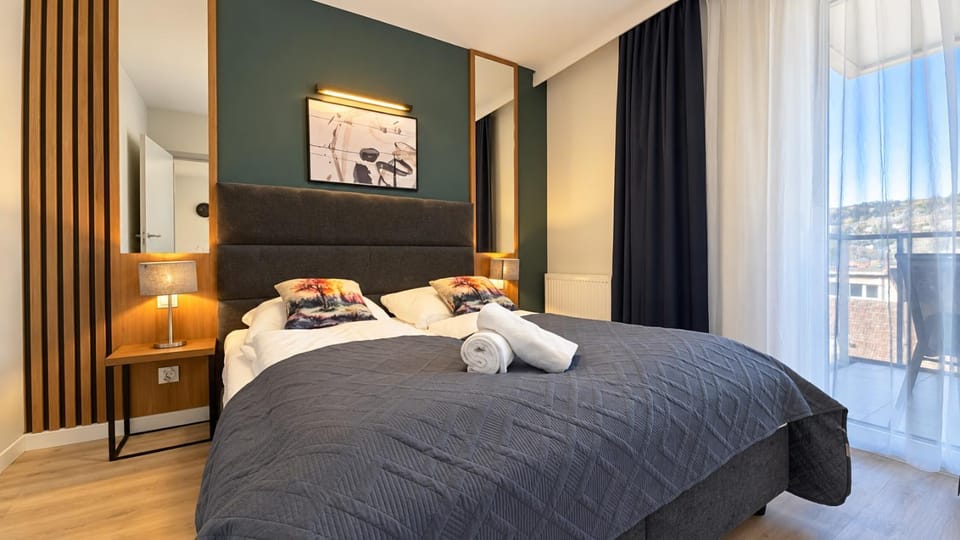 Bed, Photo of the whole room, Bedroom, towels
