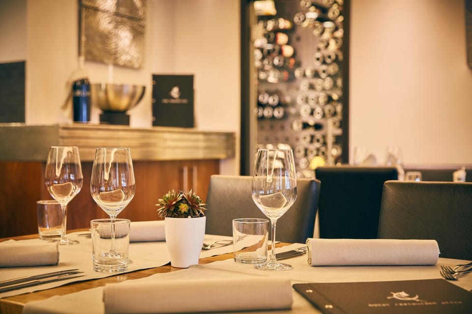 Restaurant/places to eat, Food