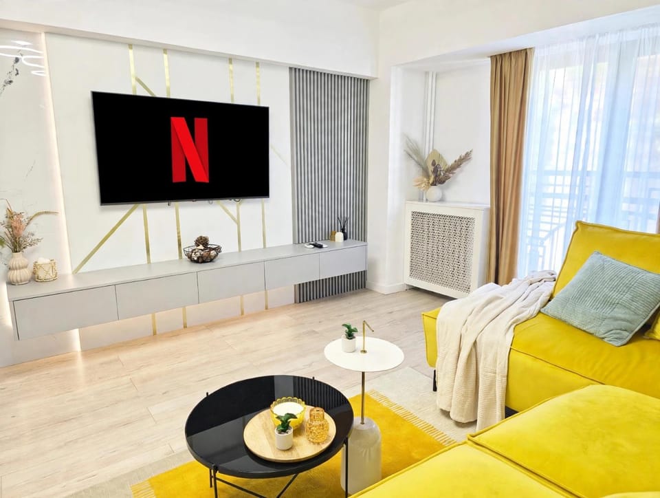 Communal lounge/ TV room, Game Room, TV and multimedia, Living room, Seating area