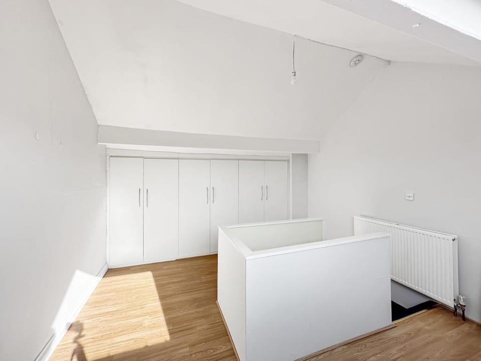Spacious 3-Bed House - Sleeps 9 - Near Leeds City House in Leeds