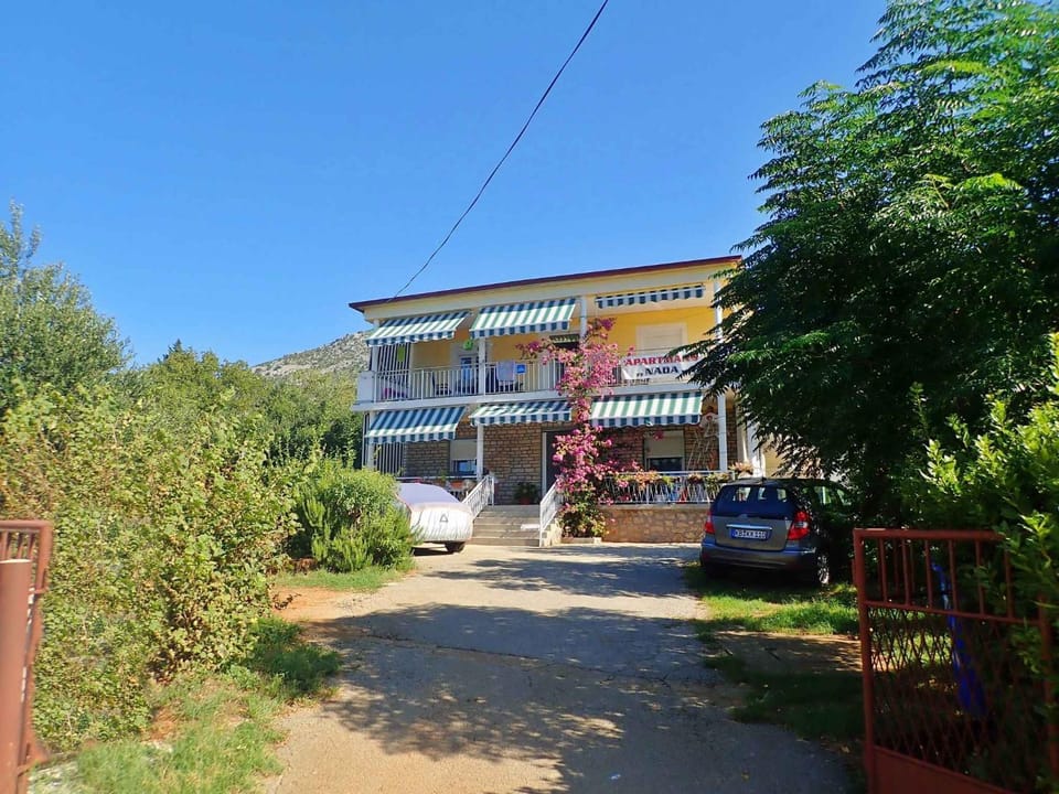Property building, Summer, Parking
