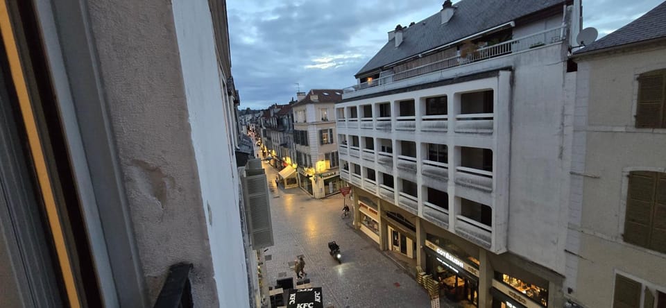 Day, Neighbourhood, City view, Street view, Location