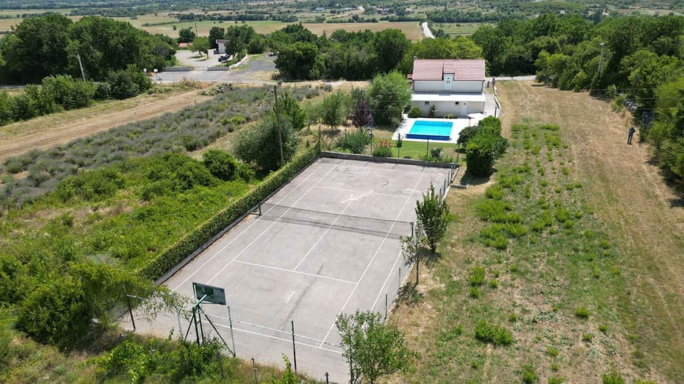Summer, Tennis court