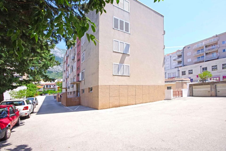 Summer, Parking
