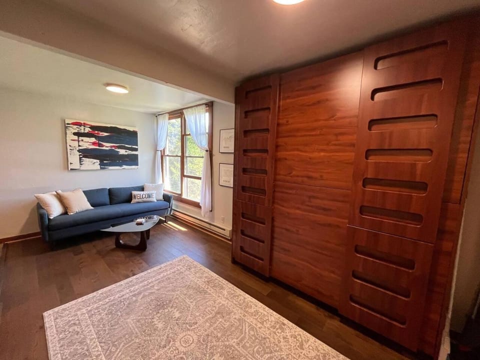 Ramcharger Retreat Easy Big Sky Resort Access Apartment in Big Sky
