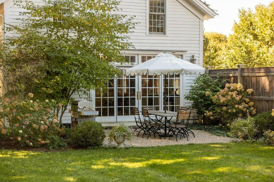 Chic 2BR Cottage with King Suite Litchfield Hills House in Falls Village