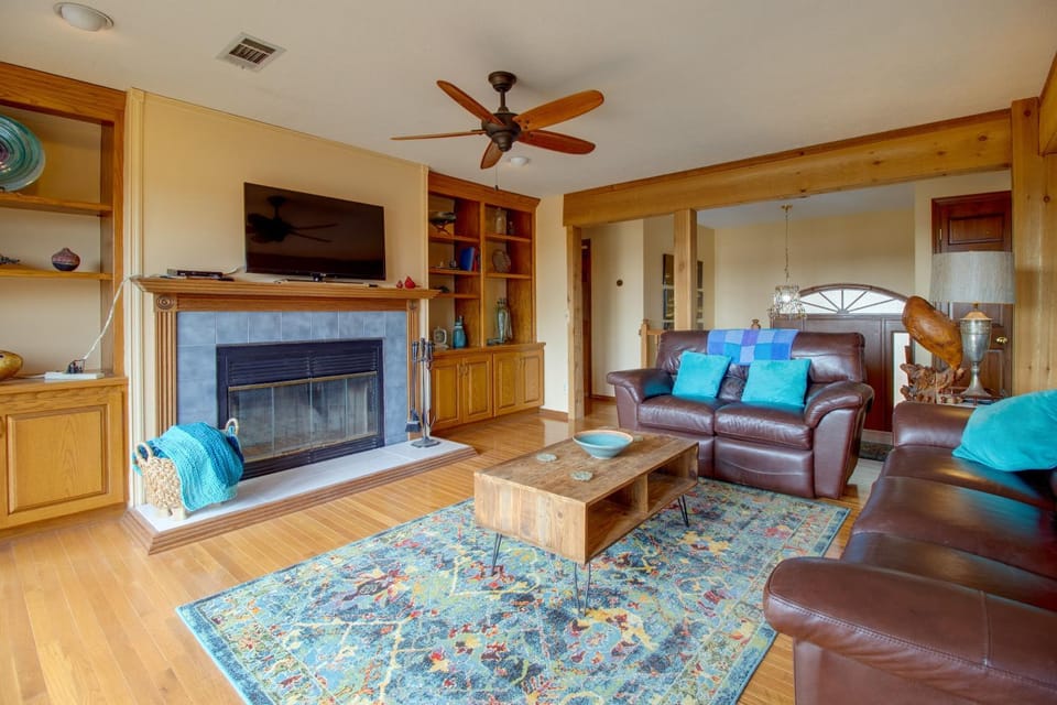 3 Mi to Norfork Lake! Multi-Level Haven for Groups House in Norfork Lake