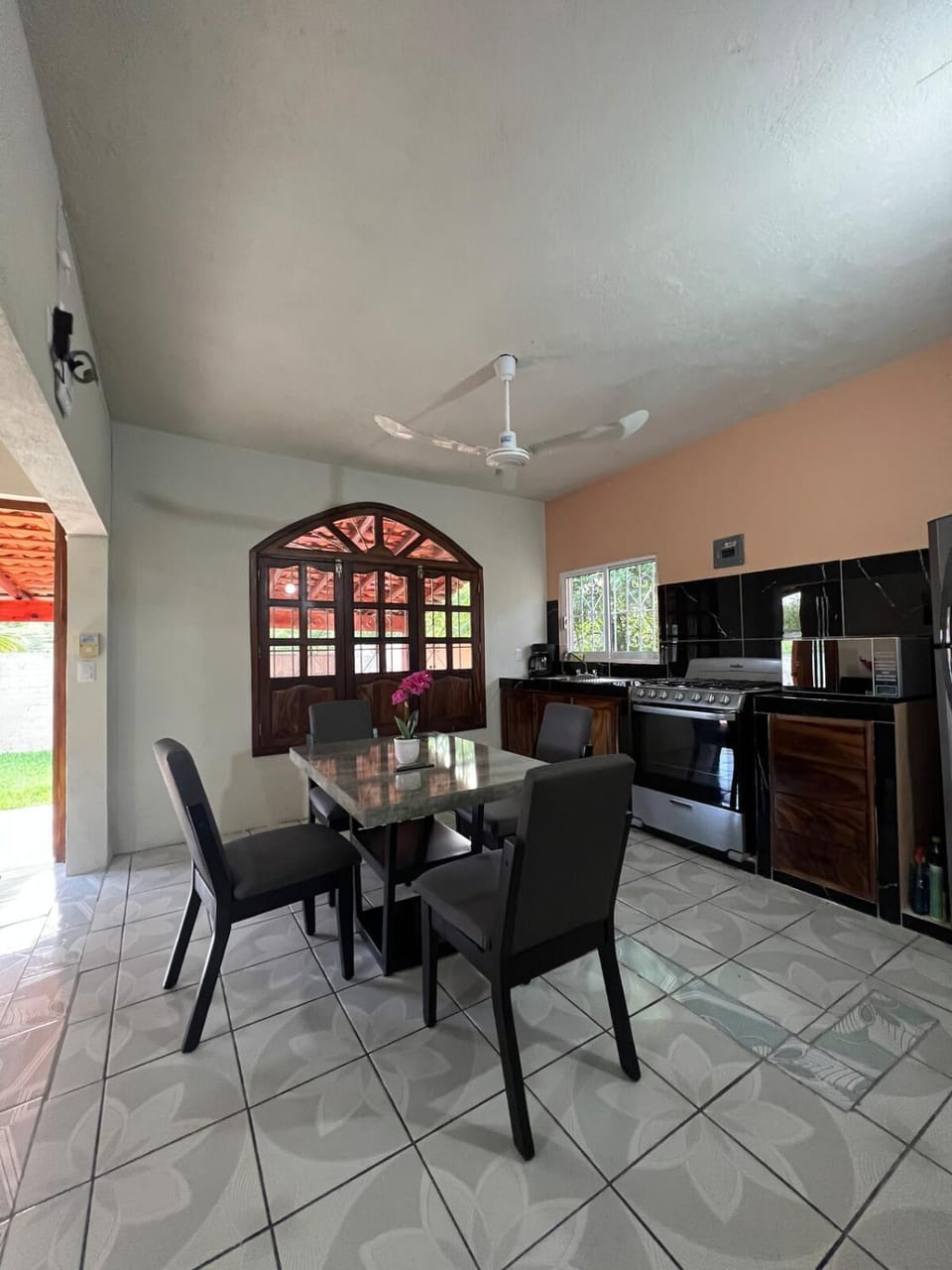 Kitchen or kitchenette, Living room, Dining area
