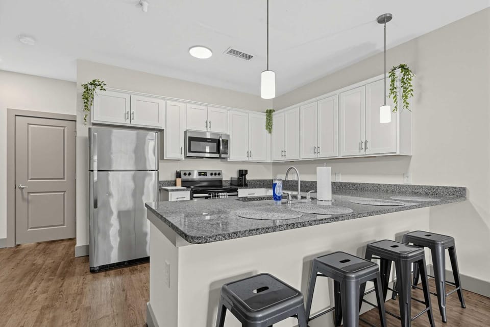 Modern Townhome with Pool & Gym Near UGA & Downtown House in Athens