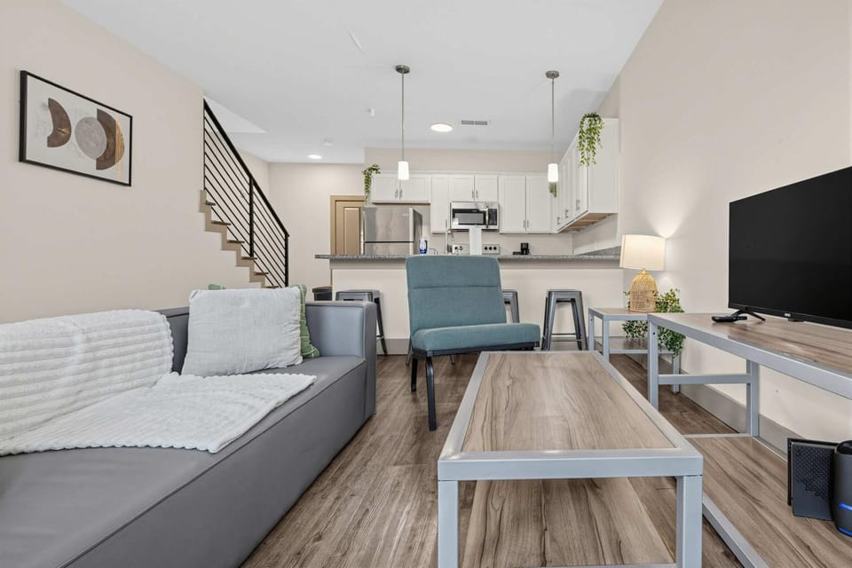 Modern Townhome with Pool & Gym Near UGA & Downtown House in Athens