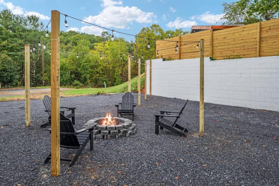 Hidden Hollow 3BR Cabin-Hot Tub, Wi-Fi, Game Room Cabin in Shenandoah Valley