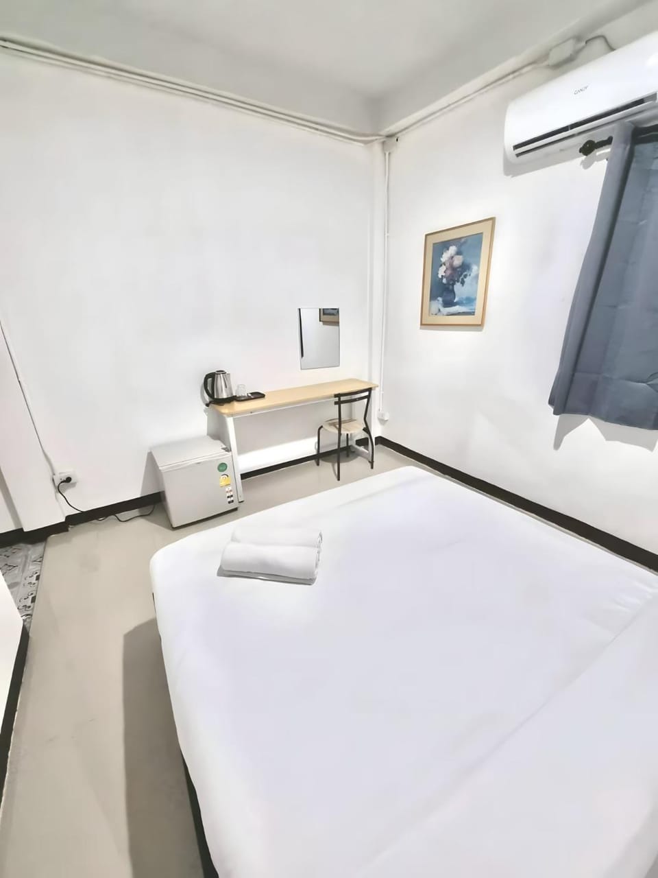 Bed, Photo of the whole room, Bedroom, air conditioner