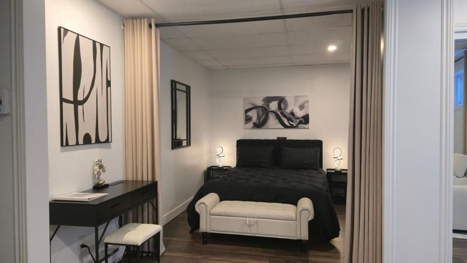 family or professional black&White Apartment in Saguenay