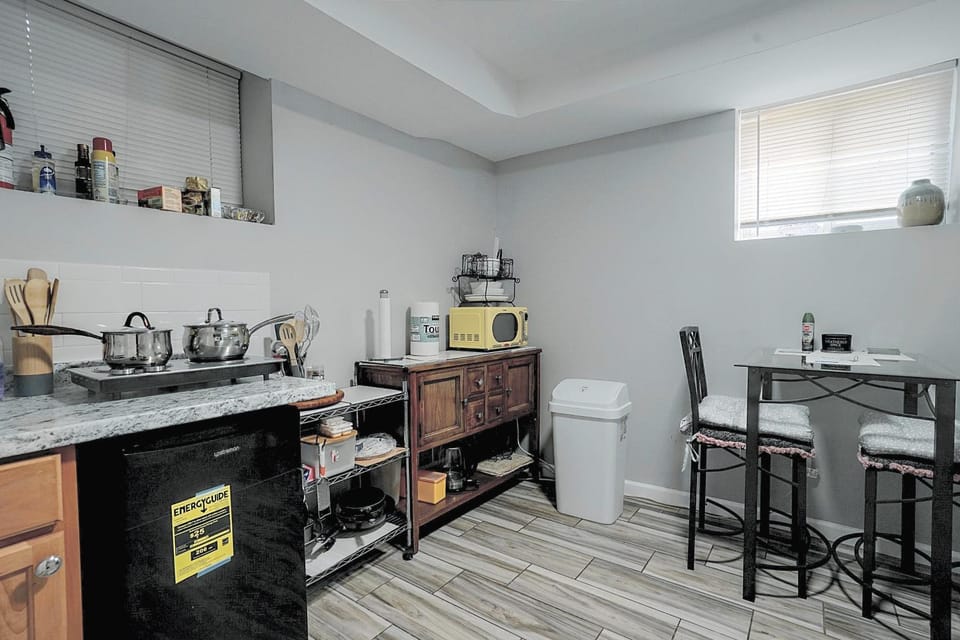 Staten Island Extended Stay w/ Suite & Patio House in Staten Island