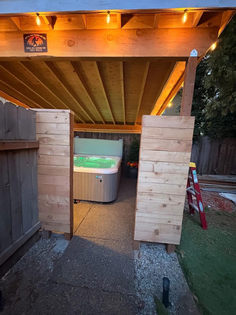 The Bigfoot Hideaway with shared hot tub, workspace, and putting House in Salem