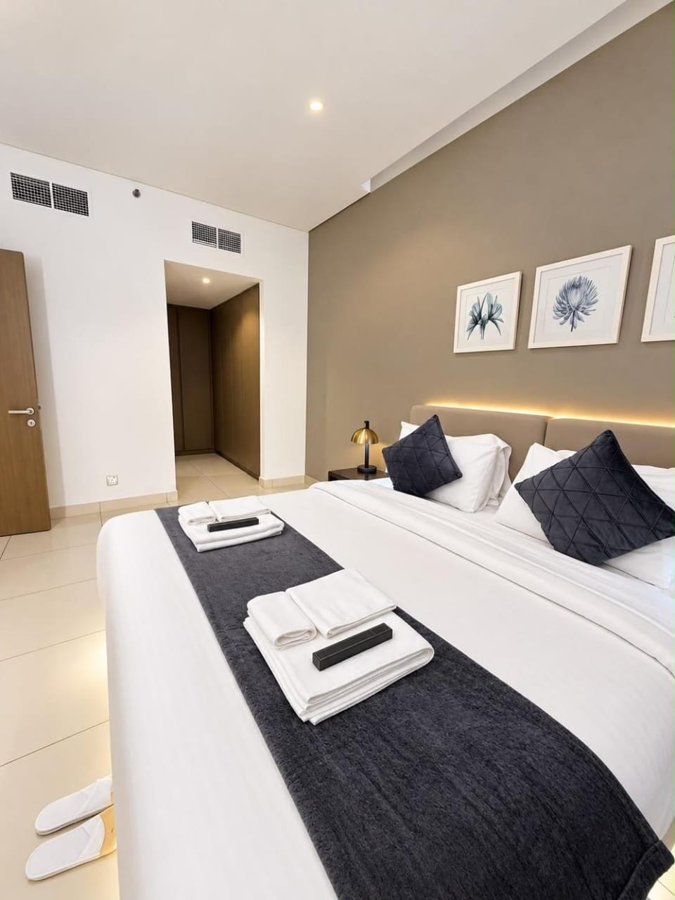 1BHK Damac Prive, Canal View, Close to Dubai Mall Apartment in Dubai